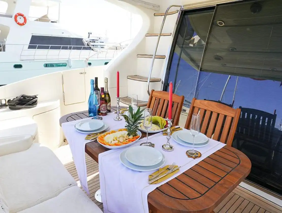 Antalya Yacht Rental 19m Azimut 55 Fly